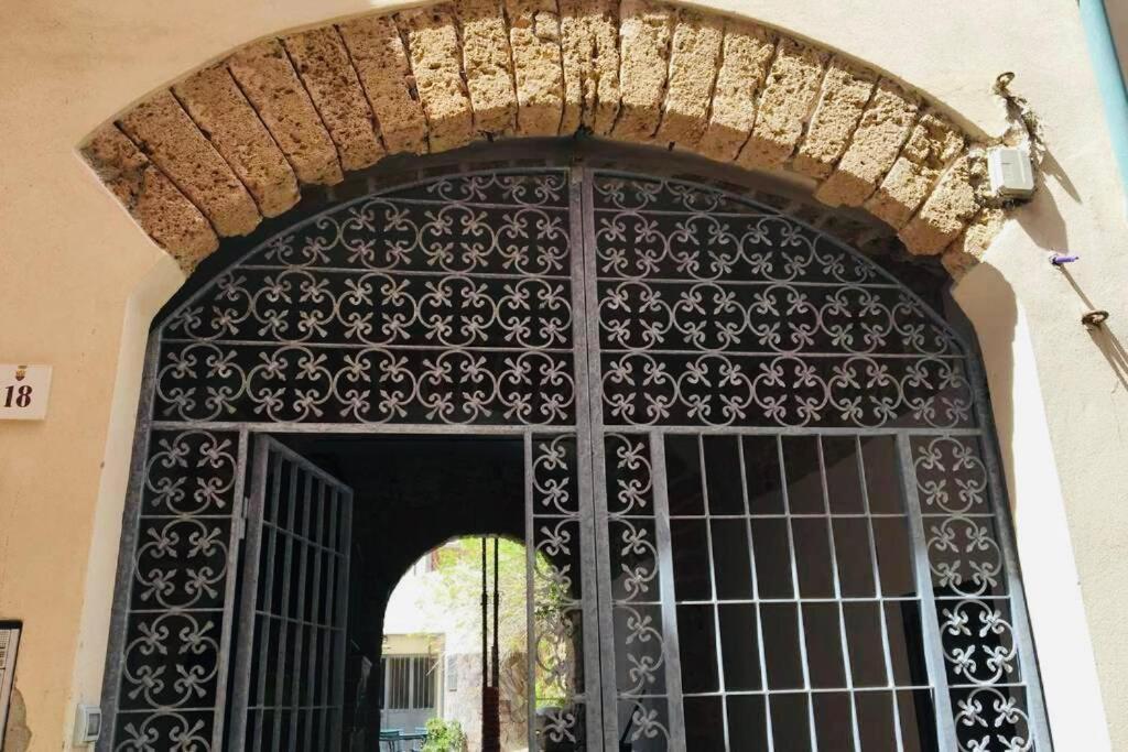 Wonderful Apartment In Old Alghero Exterior photo